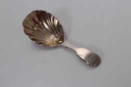 Victorian silver shell bowl caddy spoon with fiddle pattern handle, London 1867, George Adams 9cm