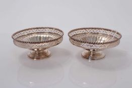 Pair of George VI silver bonbon dishes with pierced borders on pedestal bases, (Birmingham 1937), ma