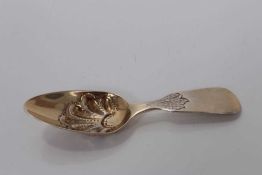 William IV silver gilt shell embossed caddy spoon with fiddle pattern handle, London 1830, William B