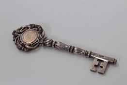 Edwardian silver presentation key dated 1905, Glasgow 1904, 14 cm
