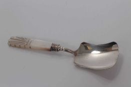 Victorian silver shovel-shaped caddy spoon with mop handle , marks rubbed George Unite, 11 cm