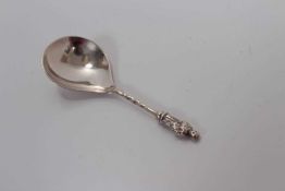 Edwardian silver teardrop bowl caddy spoon with twisted handle and cast apostle knop, Chester 1904,