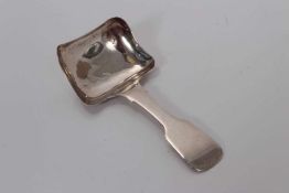 Victorian silver shovel-shaped caddy spoon with fiddle handle, London 1848, George Unite 8.8 cm
