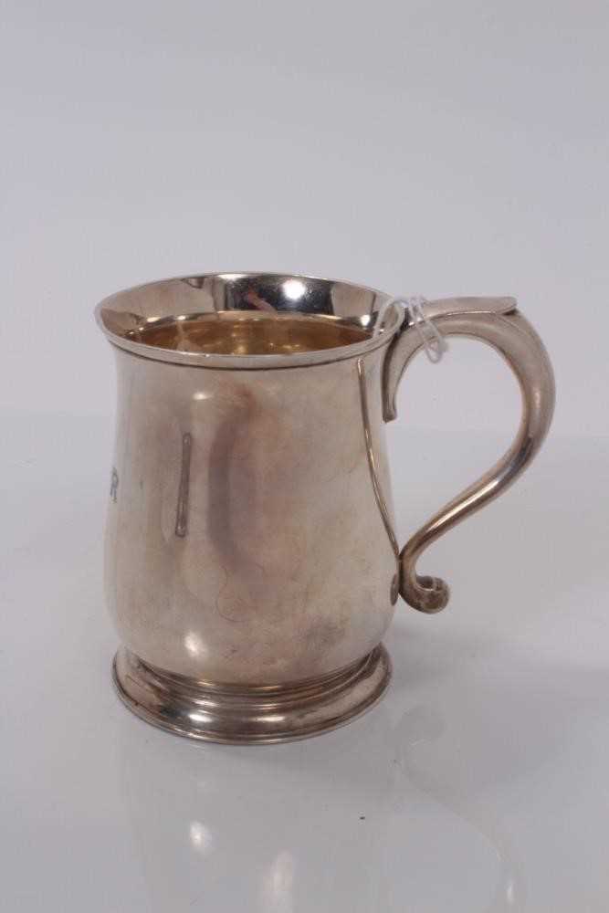 George V silver christening mug, with engraved initials 'A. J. R.', (London 1922), 5ozs, 9cm in over