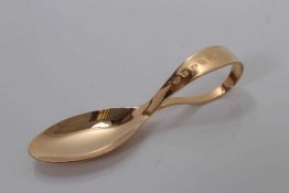 Modern silver gilt caddy spoon with loop handle, Sheffield 2002 Golden Jubilee mark, Carr's of Sheff