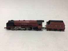 Hornby OO gauge 4-6-2 Duchess Class "Duchess of Sutherland" locomotive and tender 6233, plus three c