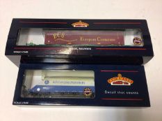 Bachmann OO gauge rolling stock including Eutopean Containers (x4), Buxtun lime Industries (5), Tilc