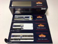 Bachmann OO gauge 168/1 Clubman three car DMU Chiltern Railways 32-471 boxed