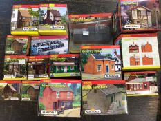 Railway Hornby OO Gauge Skaledale a selection of boxed items including Hansons Bakery, Home Farm Bak