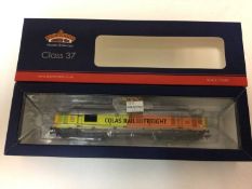 Bachmann OO gauge Class 37/4 37421 Colas 32-389 boxed