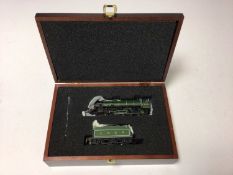 Bachmann Limited Edition 1685/2000 OO gauge LNER green "Mayfowler" locomotive and tender, in present