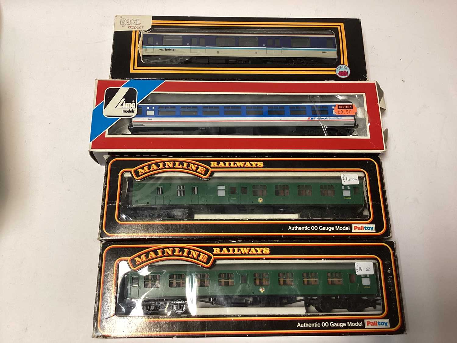 Railway OO gauge selection of boxed carriages and wagons various manufacturers including Mainline, D - Image 4 of 5