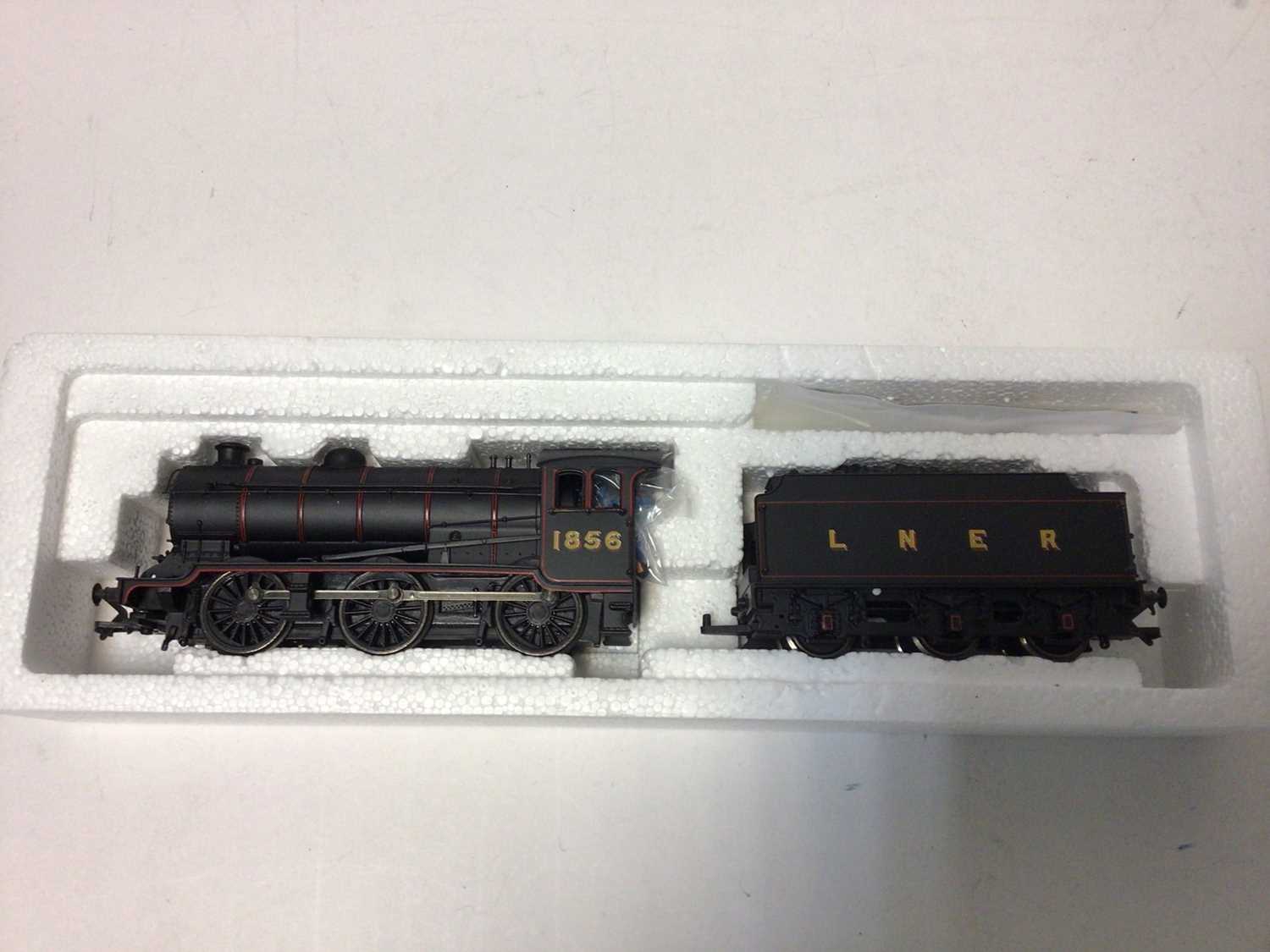 Bachmann OO gauge J39 0-6-0 locomotive and tender, 1856, LNER lined black, 31-855, plus VI tank 2-6- - Image 3 of 3