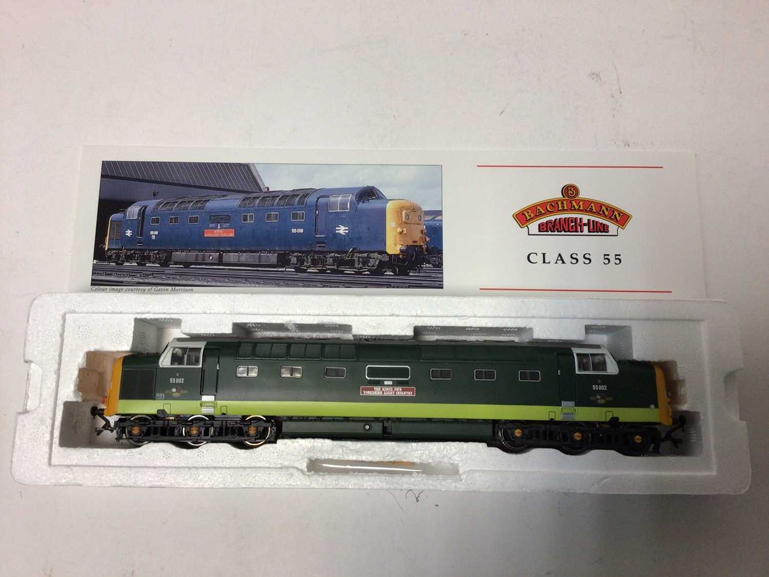 Bachmann OO gauge Class 55 Deltic "The Kings Own Yorkshire Light Infantry" 55 002, BR green, 32-525A - Image 2 of 3