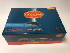 Hornby OO gauge 4-6-2 Class A4 precision engineered Mallard live steam powered locomotive and tender