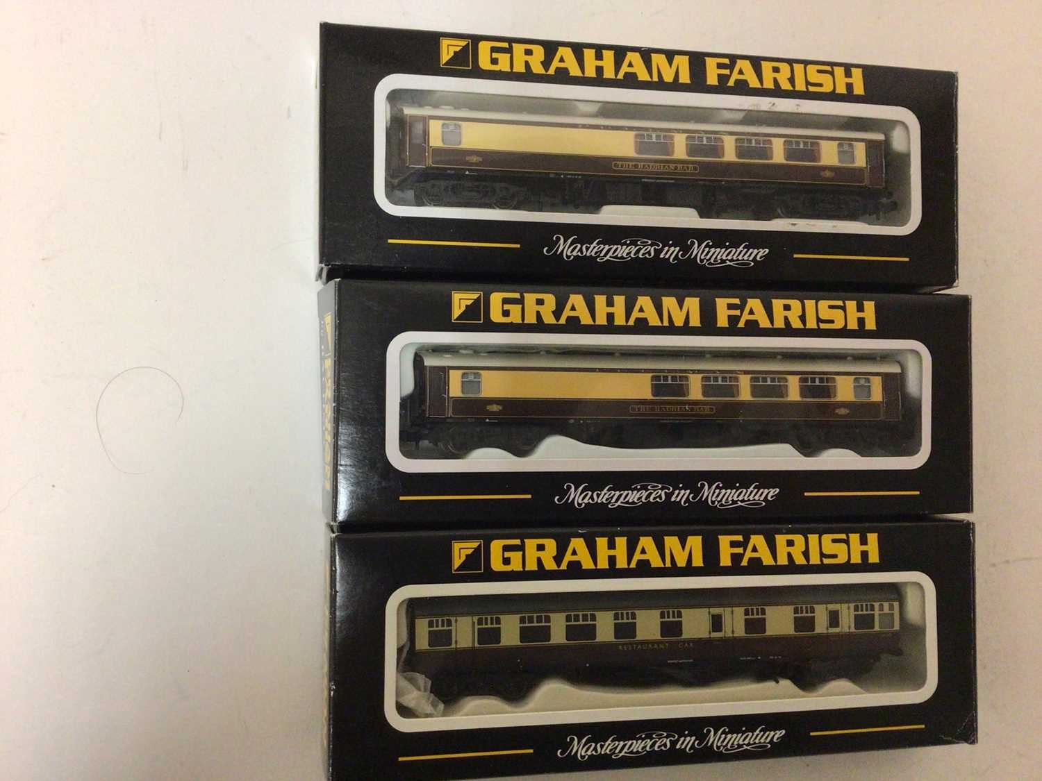 Graham Farnish by Bachmann N gauge BR MK1 Pullman Umber & Cream coaches NO334 (x2) No 372-230B, NO34 - Image 3 of 3