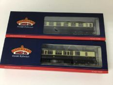 Bachmann 00 gauge selection of boxed carriage and coaches (22)