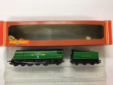 Hornby OO gauge locomotives GWR lined green 4-4-0 County Class ' County of Denbigh' locomotive and