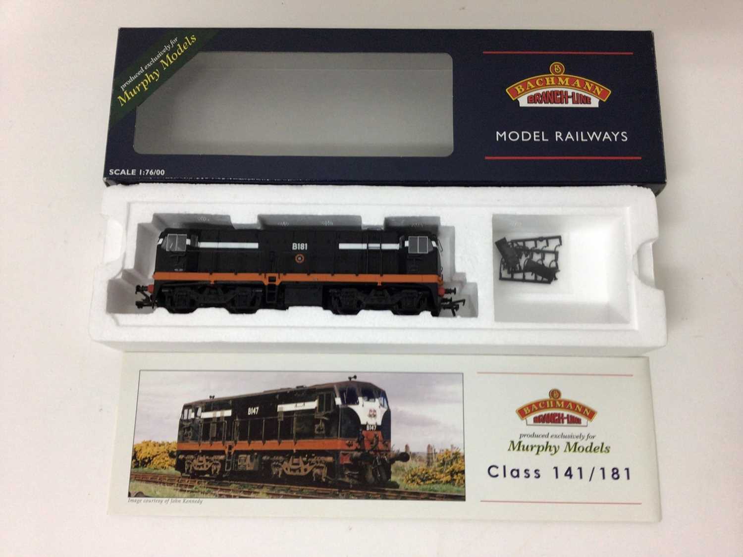 Bachmann 00 gauge locomotives Class 181 "CIE" Black B181, MM0181, Class 141 "CIE" Black/Orange 142,