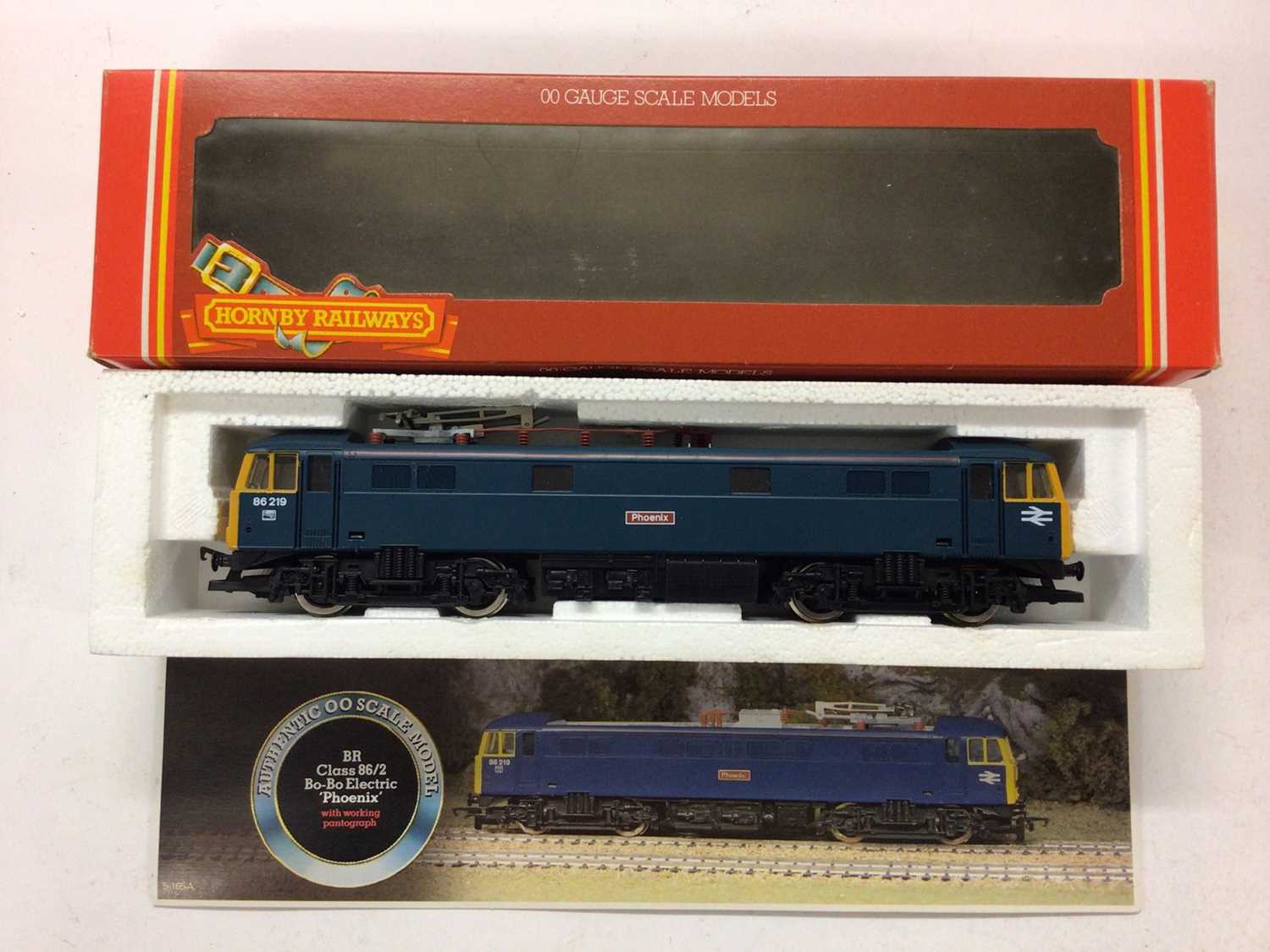 Hornby OO gauge locomotives CIE orange diesel locomotive, R768, BR blue Class 86/2 electric diesel - Image 3 of 4