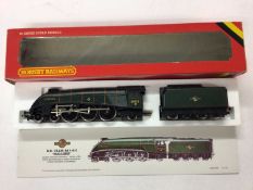 Hornby OO gauge locomotives BR lined green 4-6-2 Class A4 'Mallard' locomotive and tender 60022, R35