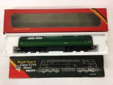 Hornby OO gauge locomotives BR green Class 37 diesel D6830, R073, BR green Class 25 Bo-Bo diesel D52