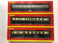 Hornby OO gauge GWR carriages including Hawksworth R4502, R4503 & R4504, plus twenty one other coach
