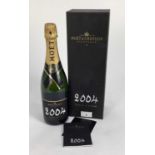Champagne - one bottle, Moët & Chandon 2004, in original card box