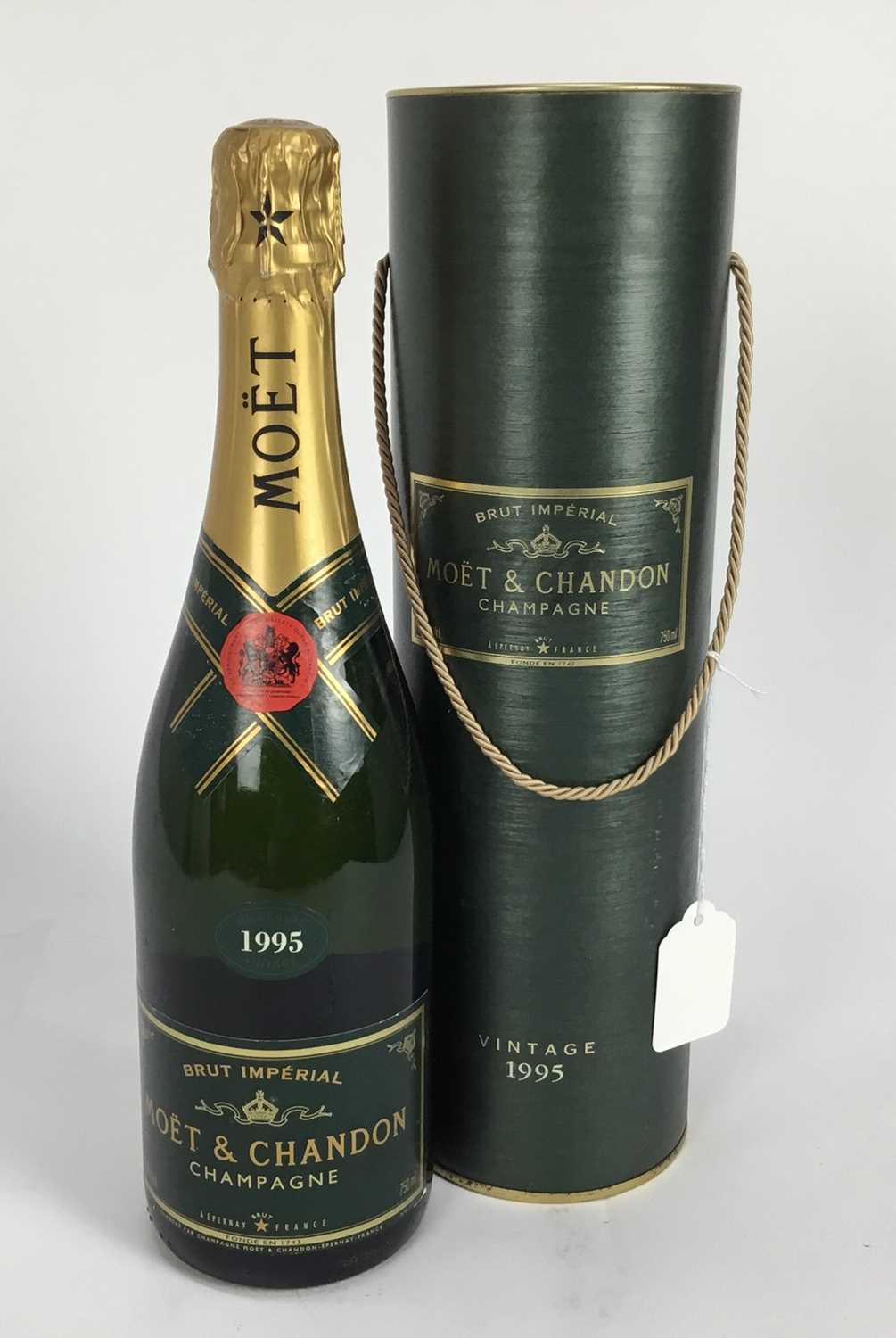 Champagne - one bottle, Moët & Chandon 1995, in original card tube