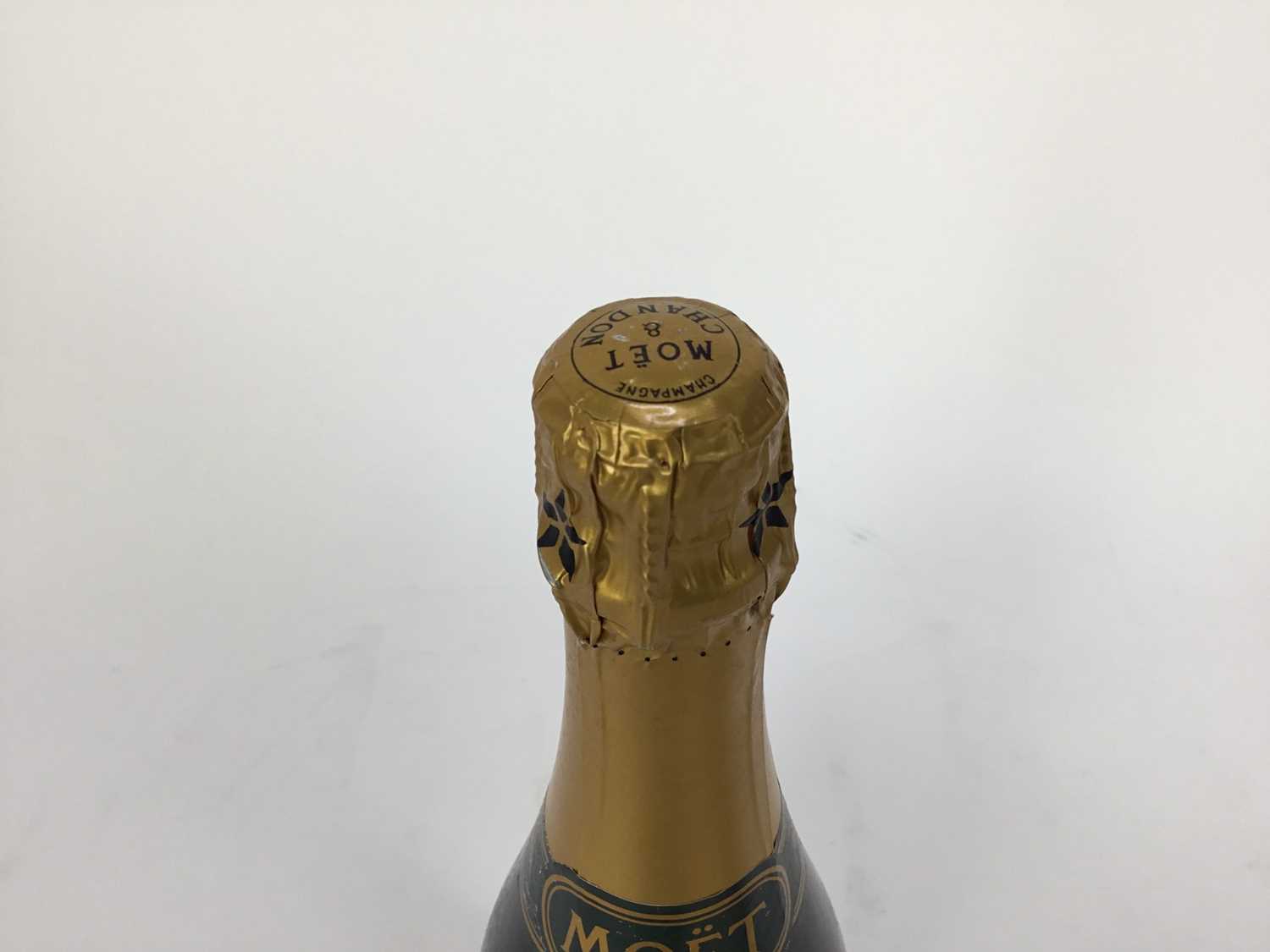 Champagne - one bottle, Moët & Chandon 1995, in original card tube - Image 6 of 6