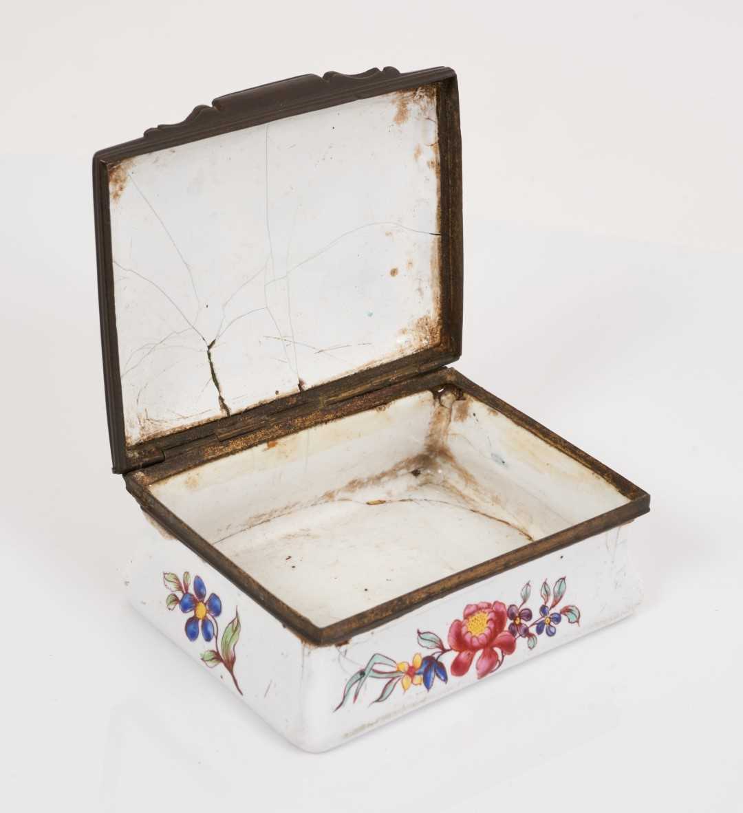 Large South Staffordshire enamel rectangular snuff box, painted with a couple, circa 1760 - Image 9 of 9