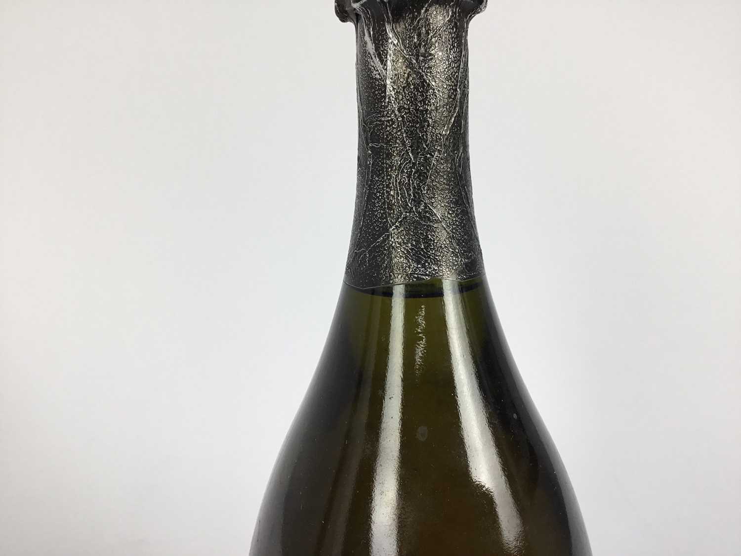 Champagne - one bottle, Moët & Chandon Dom Perignon 1980 - Image 6 of 7