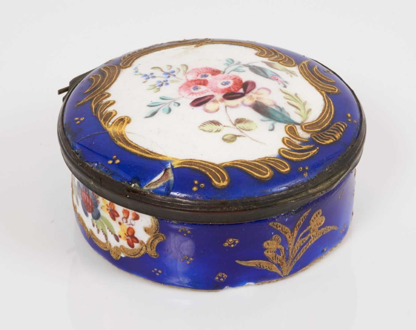 South Staffordshire round blue ground snuff box, circa 1780 - Image 2 of 3