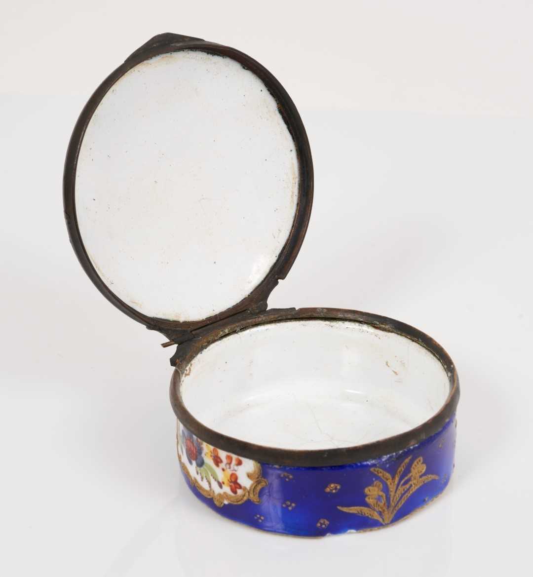 South Staffordshire round blue ground snuff box, circa 1780 - Image 3 of 3