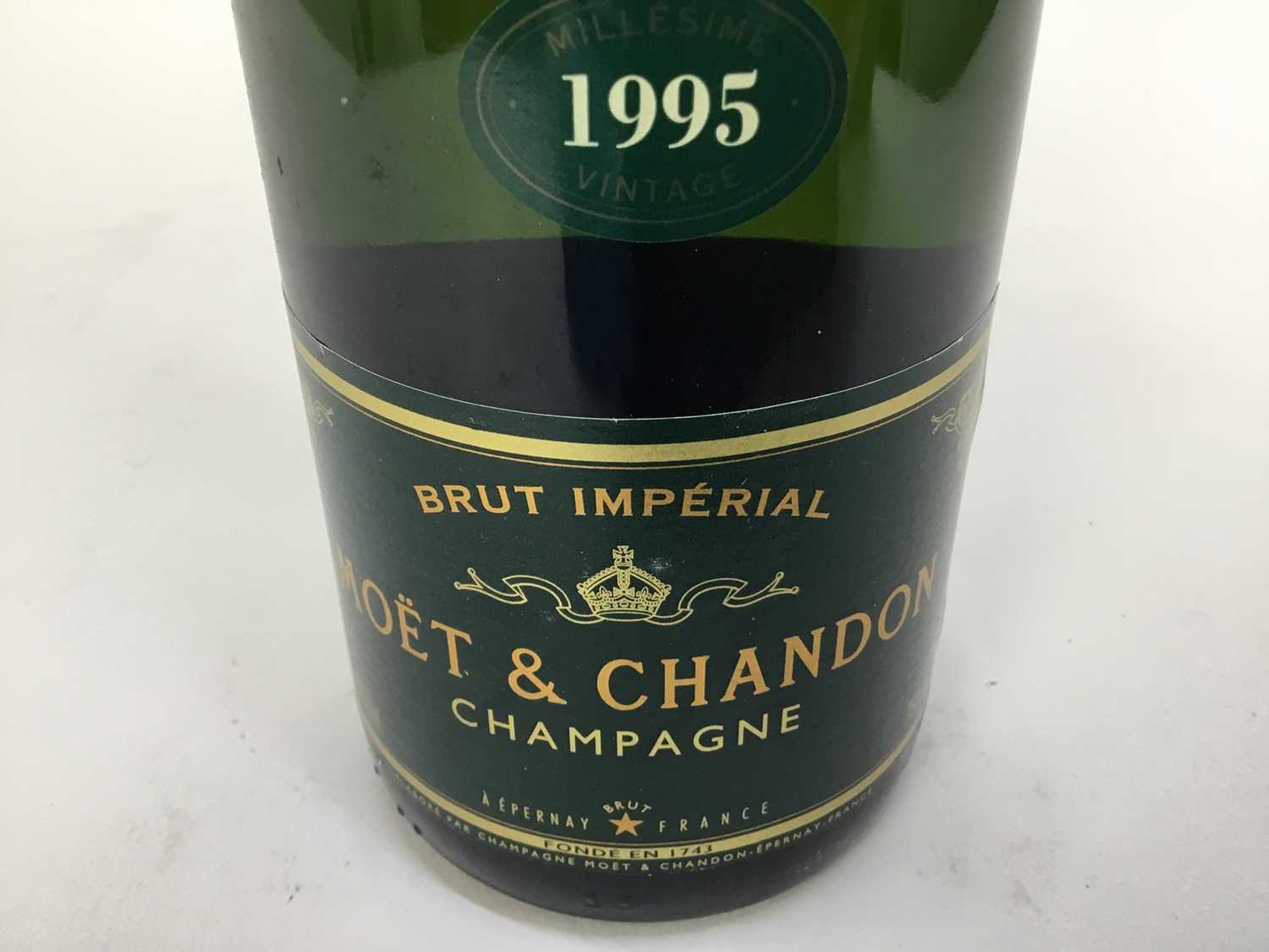 Champagne - one bottle, Moët & Chandon 1995, in original card tube - Image 3 of 6