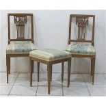 2 Stühle mit Hocker