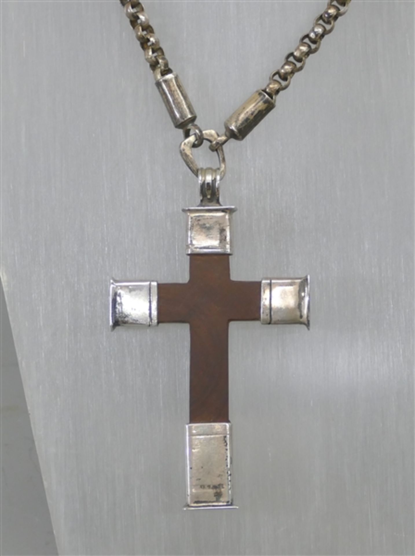 Brustkreuz mit Kette