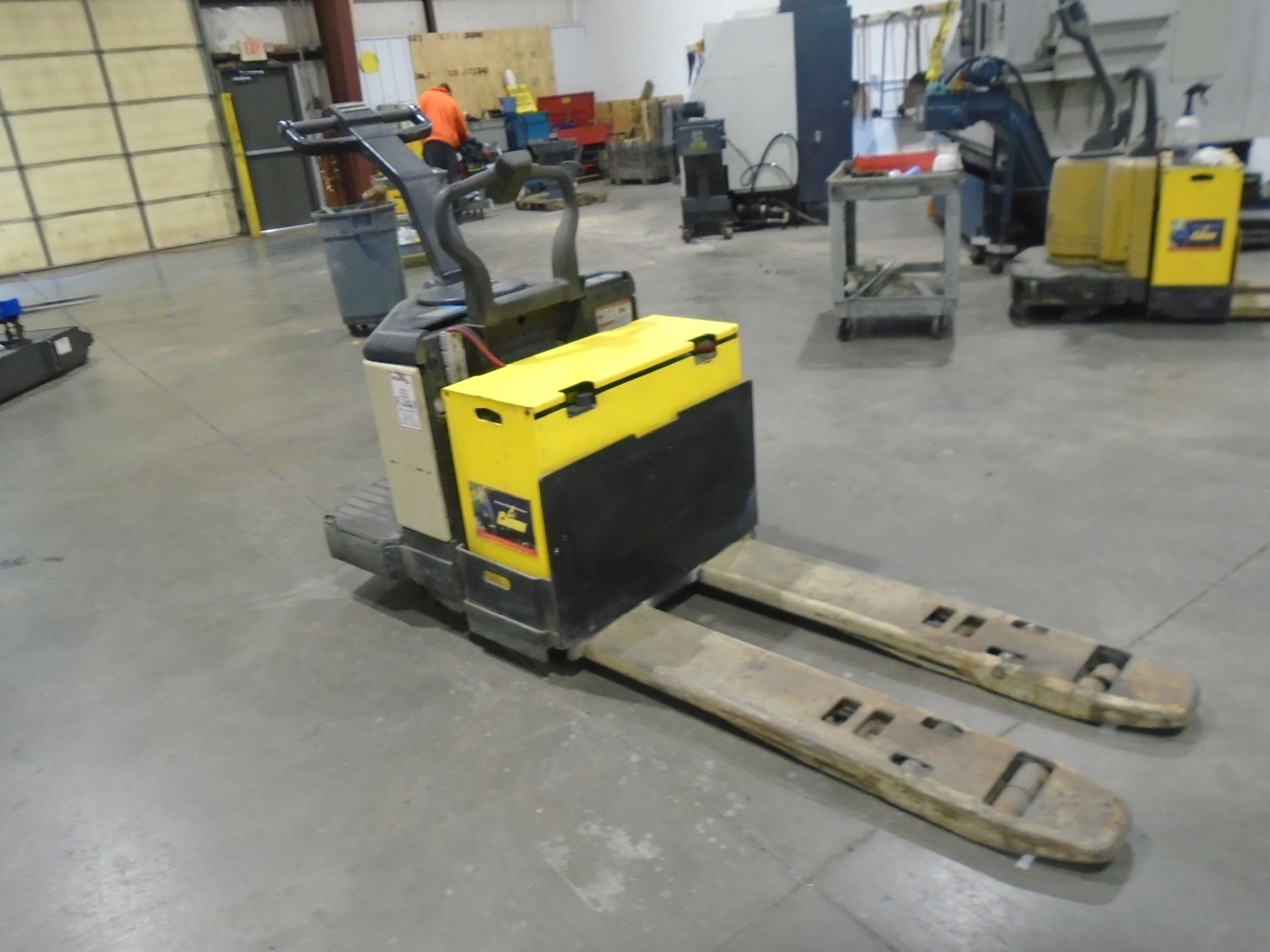Crown 6A16899 Electric Pallet Jack - Image 2 of 4