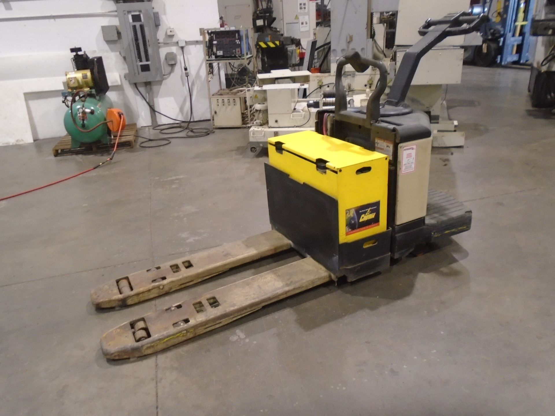 Crown 6A16899 Electric Pallet Jack