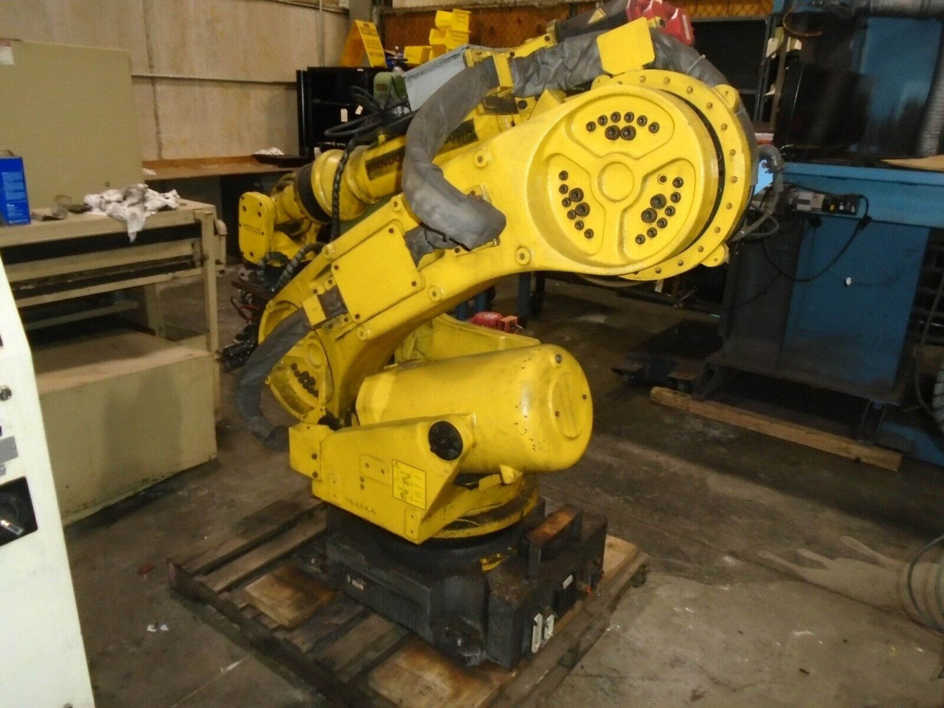 Fanuc Robot R-2000 iA-165F With RJ3iB & Teach Pendant - Image 2 of 11