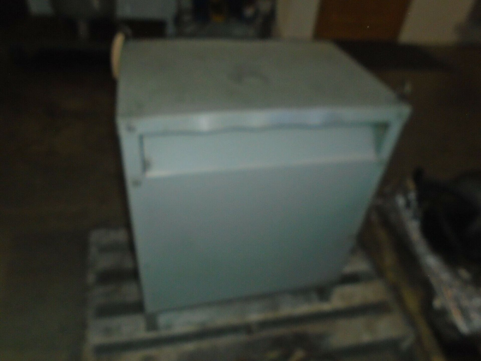 Hevi-Duty 50 KVA Electric Transformer 440/220/110 V Delta Wye - Image 3 of 3