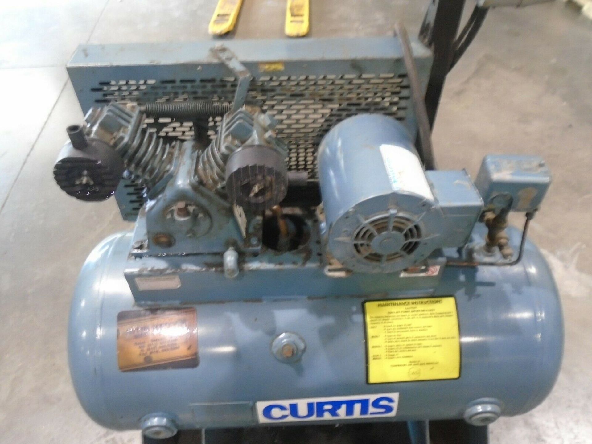 Curtis 3SZ-5-3 Air Compressor 1HP 208 Single or 220/440 3PH - Image 6 of 7