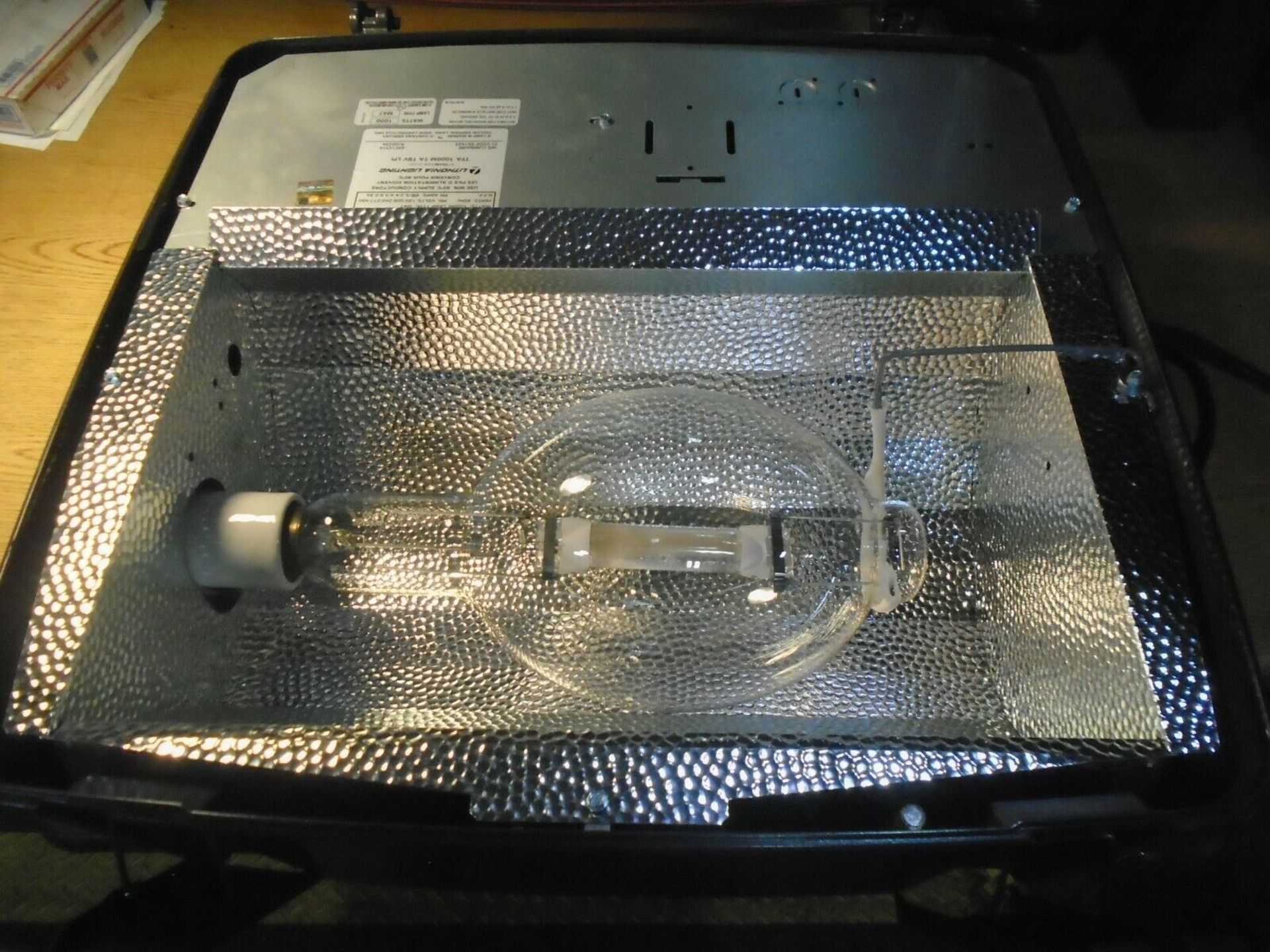 Lithonia Lighting 1000 Watts M47 Floodlight Metal Halide With Bulb 8 Pcs. - Image 3 of 5