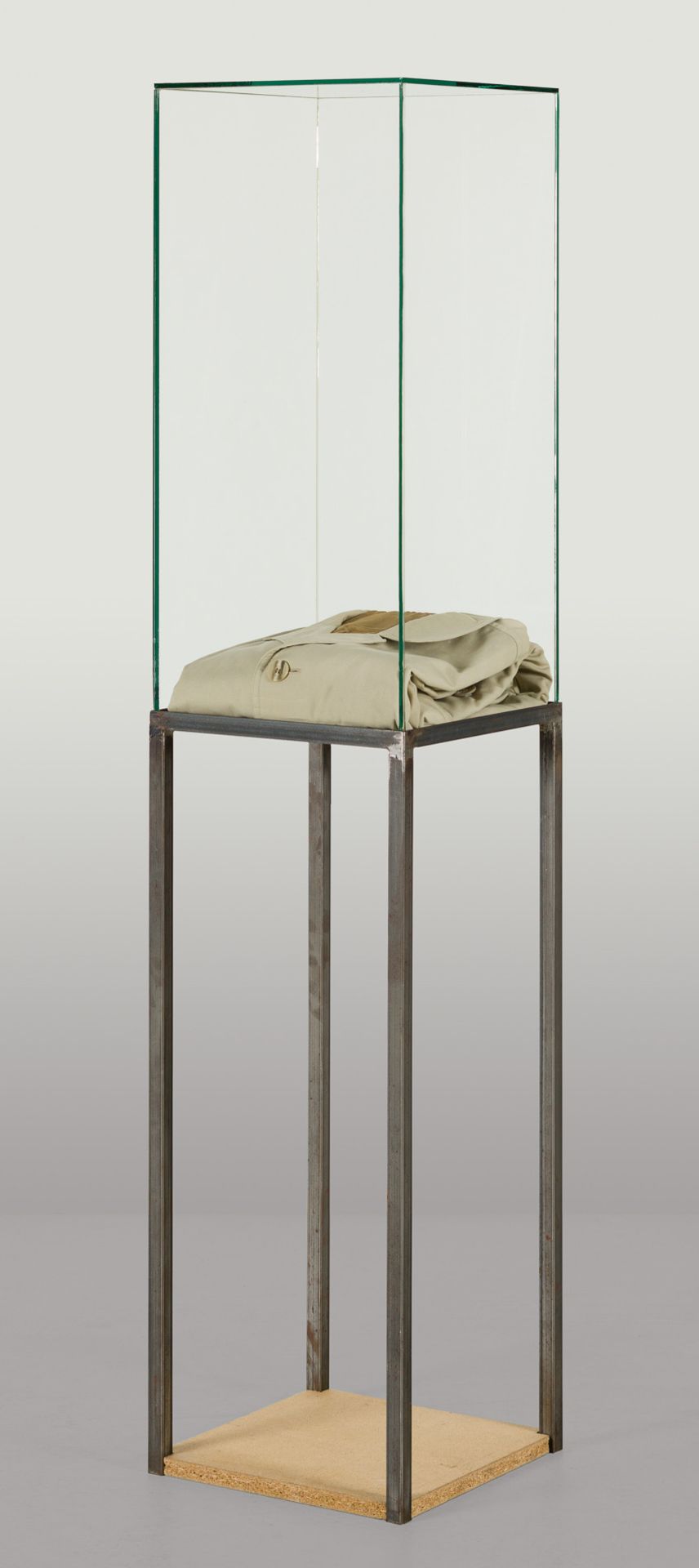 Erwin Wurm, 67-32-32 ("Wiener Zimmer", Secession Wien 1991)