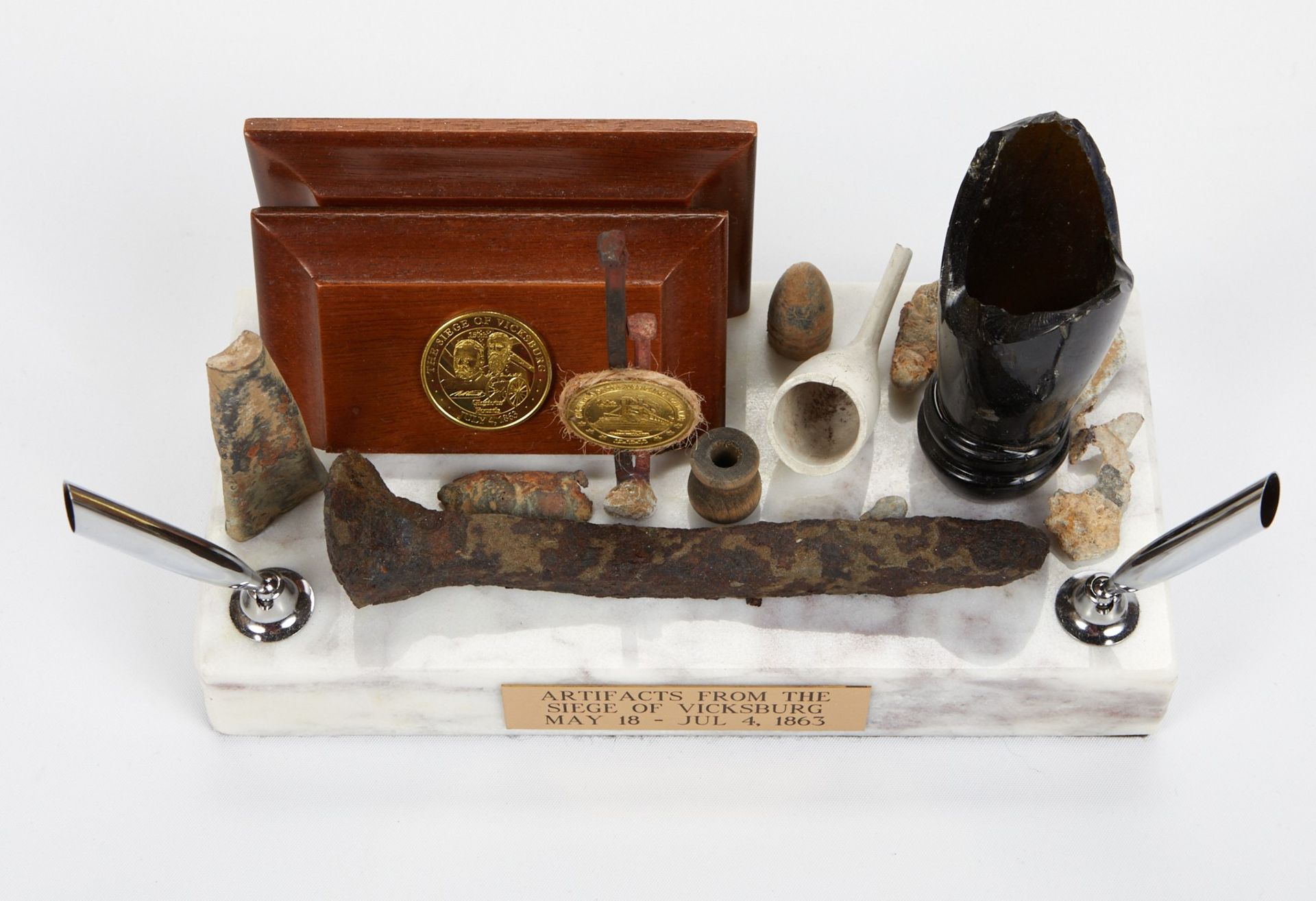 Grp: 2 Pen Displays w/ Artifacts from Battle of Antietam and Vicksburg - Image 5 of 5