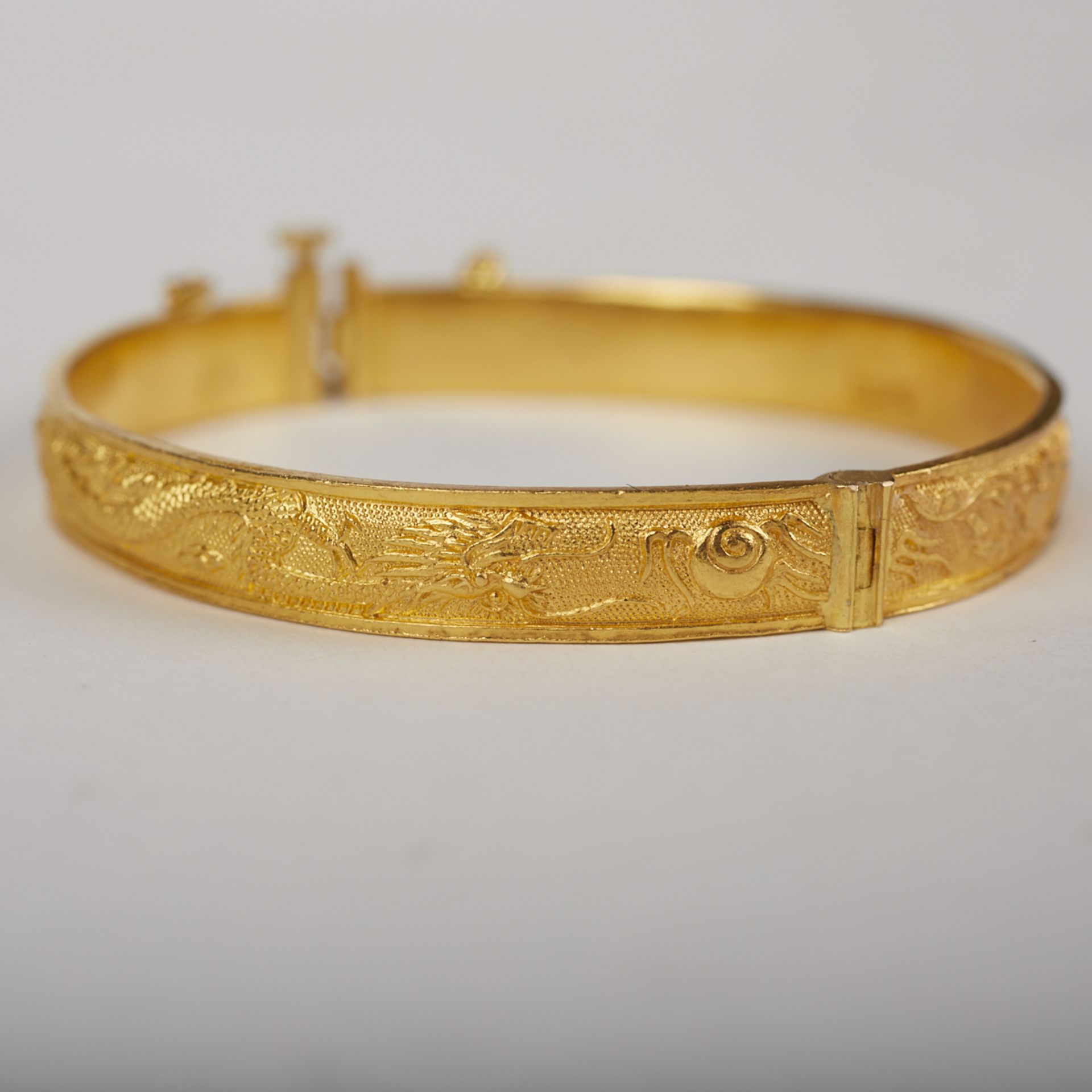 Chinese 22K Gold Dragon Phoenix Bangle - Image 8 of 12