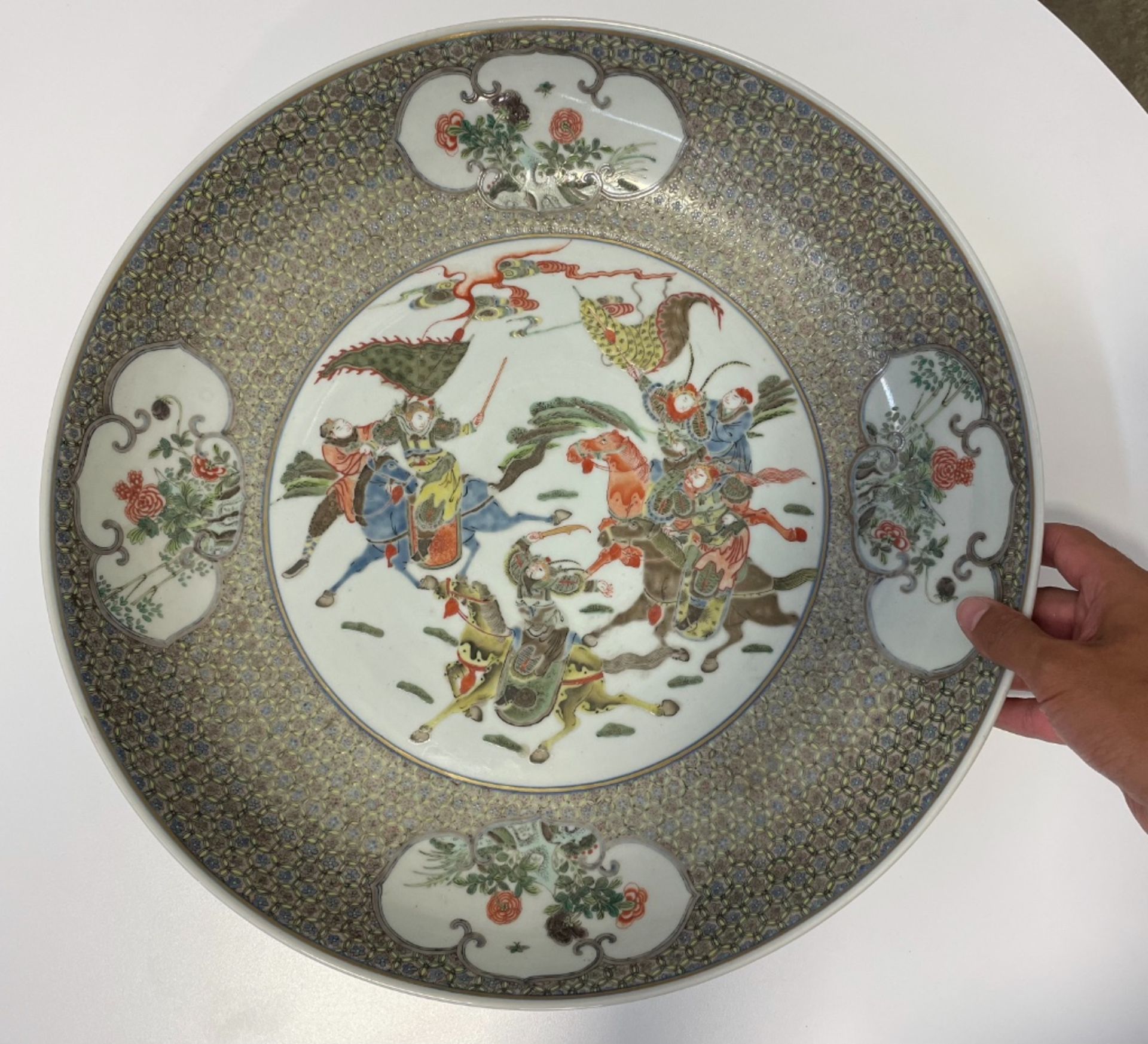 Chinese or Japanese Famille Verte Porcelain Charger - Bild 7 aus 7