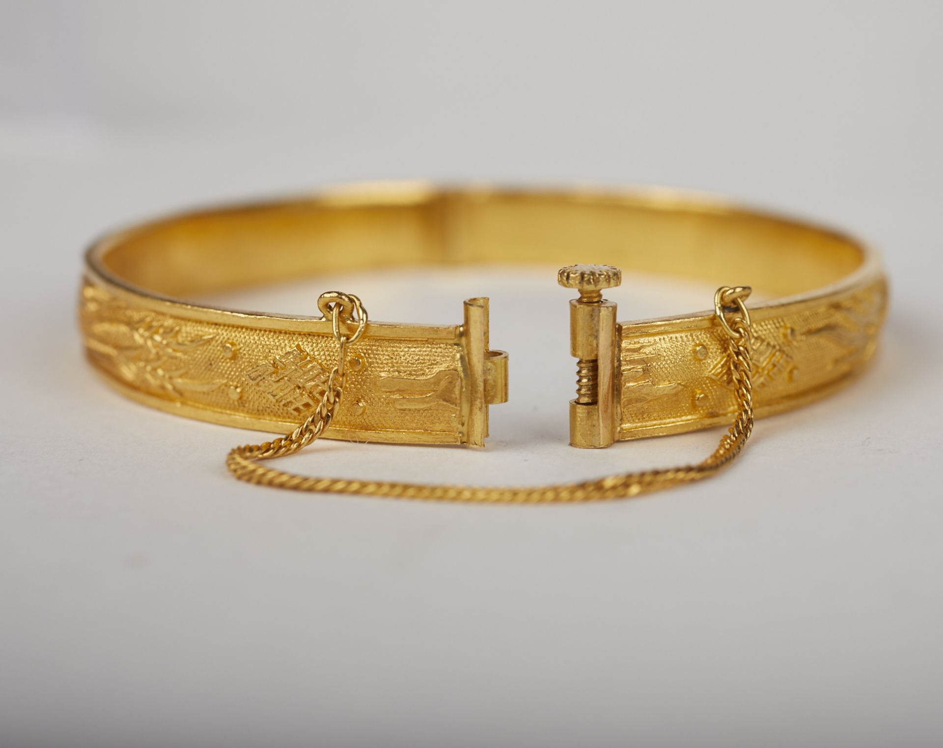 Chinese 22K Gold Dragon Phoenix Bangle - Image 9 of 12