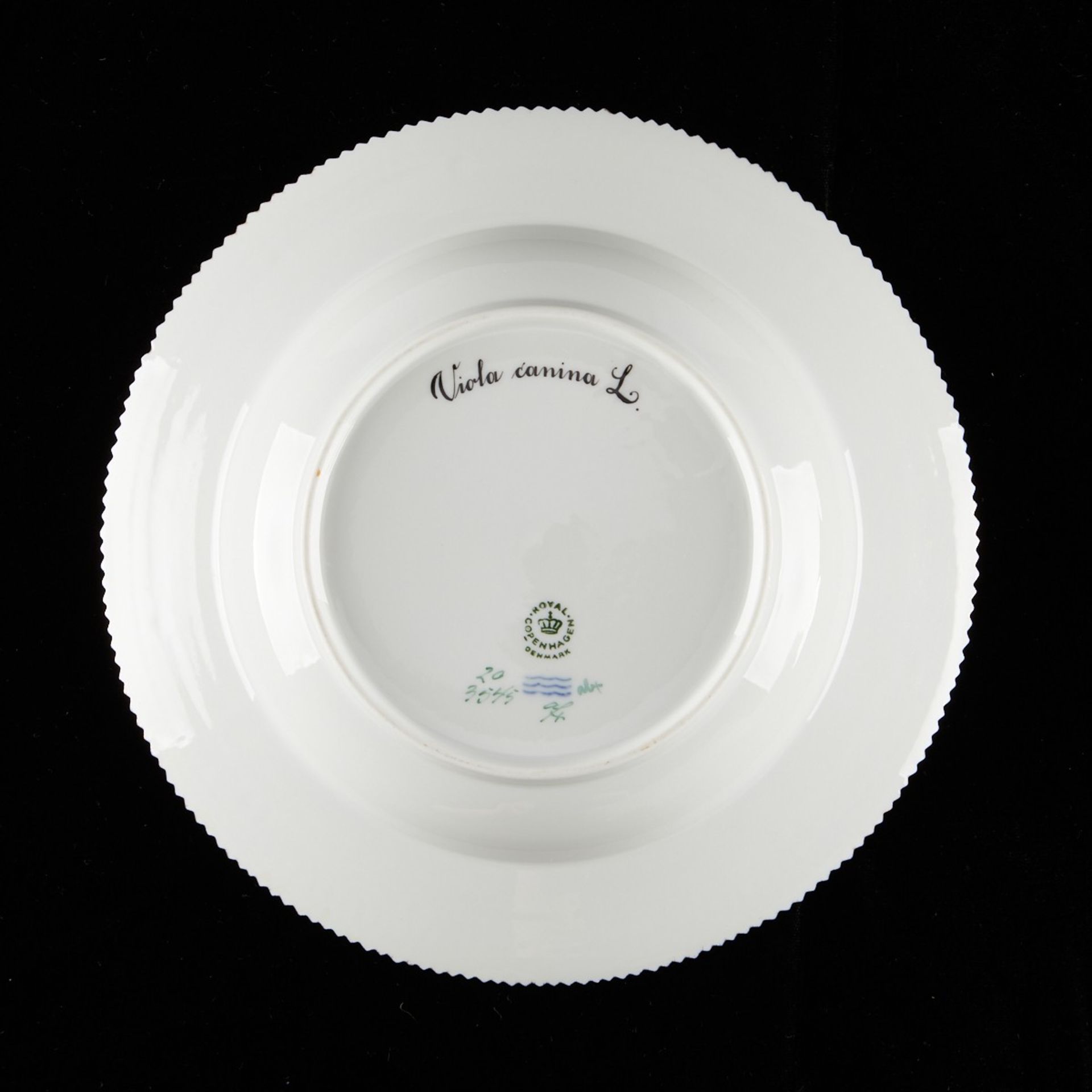 Set: 12 Flora Danica Flat Rim Soup Plates - Bild 14 aus 27