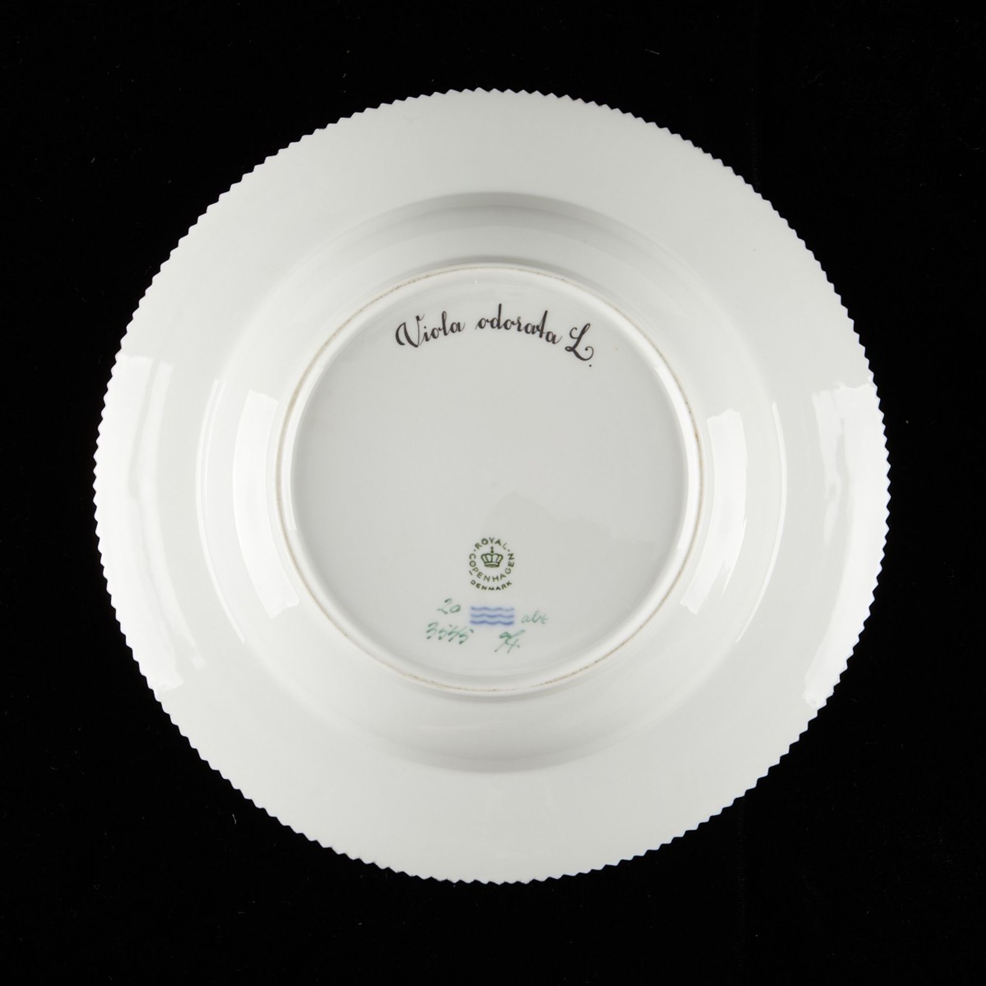 Set: 12 Flora Danica Flat Rim Soup Plates - Bild 10 aus 27